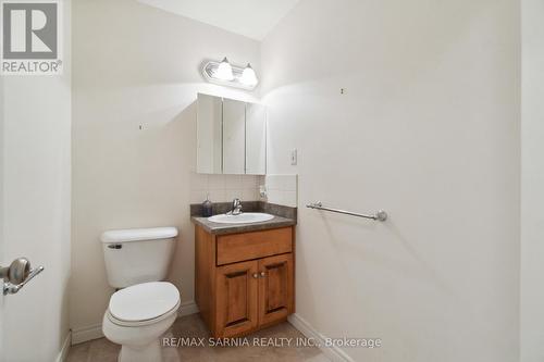 123 Macnab Street, Lambton Shores (Forest), ON - Indoor Photo Showing Bathroom