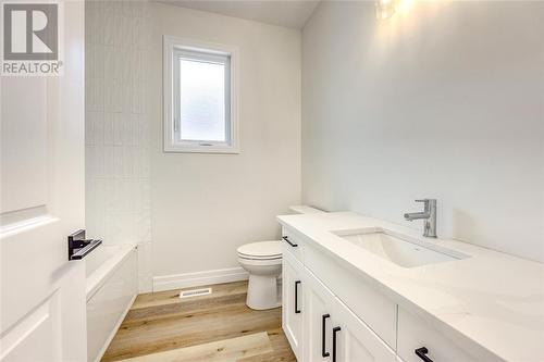 3587 Paul Crescent, Plympton-Wyoming, ON - Indoor Photo Showing Bathroom