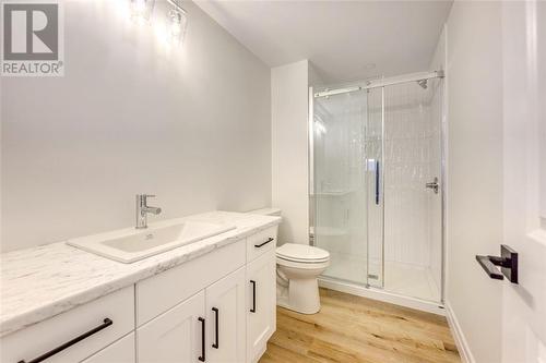 3587 Paul Crescent, Plympton-Wyoming, ON - Indoor Photo Showing Bathroom