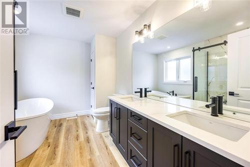 6727 Shaker Lane, Plympton-Wyoming, ON - Indoor Photo Showing Bathroom