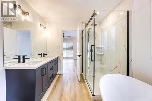 6727 Shaker Lane, Plympton-Wyoming, ON - Indoor Photo Showing Bathroom