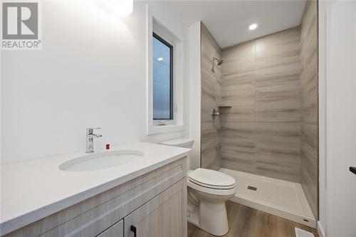 1552 Melwood Drive, St Clair, ON - Indoor Photo Showing Bathroom