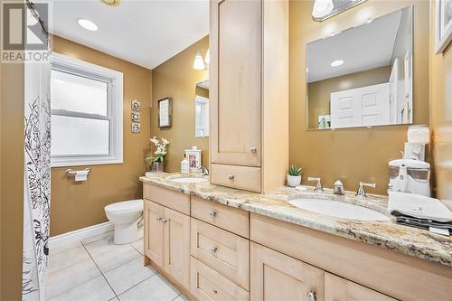 545 Highbury Park, Sarnia, ON - Indoor Photo Showing Bathroom