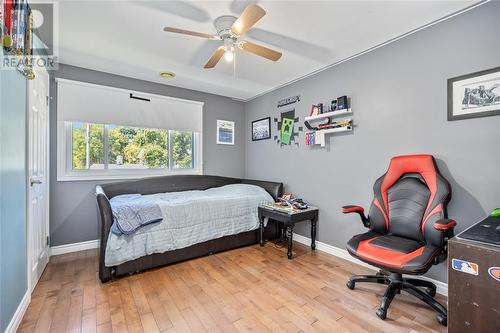 545 Highbury Park, Sarnia, ON - Indoor Photo Showing Bedroom