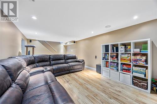 545 Highbury Park, Sarnia, ON - Indoor