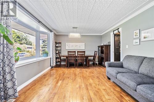 545 Highbury Park, Sarnia, ON - Indoor Photo Showing Living Room