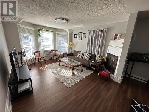 273 Vidal Street North, Sarnia, ON - Indoor Photo Showing Living Room