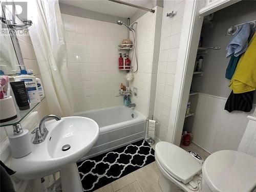 273 Vidal Street North, Sarnia, ON - Indoor Photo Showing Bathroom