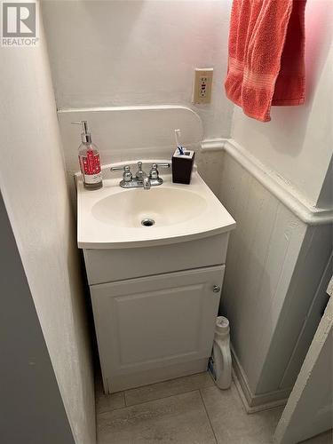 273 Vidal Street North, Sarnia, ON - Indoor Photo Showing Bathroom