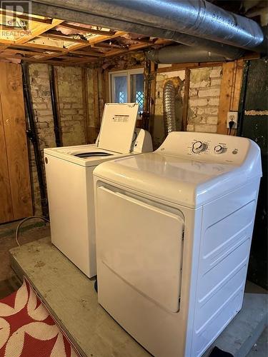 273 Vidal Street North, Sarnia, ON - Indoor Photo Showing Laundry Room