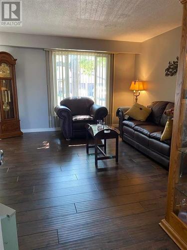 215 Trudeau Drive Unit# 33, Sarnia, ON - Indoor Photo Showing Living Room