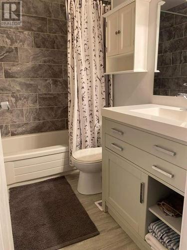 215 Trudeau Drive Unit# 33, Sarnia, ON - Indoor Photo Showing Bathroom