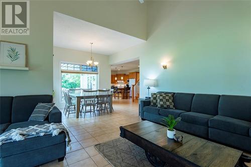 7359 Blue Point Bay Path, Plympton-Wyoming, ON - Indoor Photo Showing Living Room