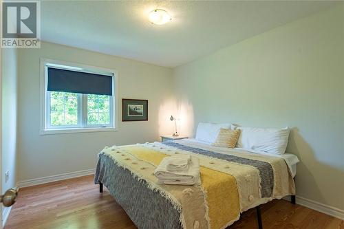 7359 Blue Point Bay Path, Plympton-Wyoming, ON - Indoor Photo Showing Bedroom