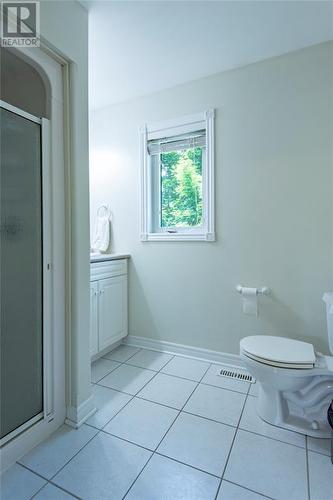 7359 Blue Point Bay Path, Plympton-Wyoming, ON - Indoor Photo Showing Bathroom