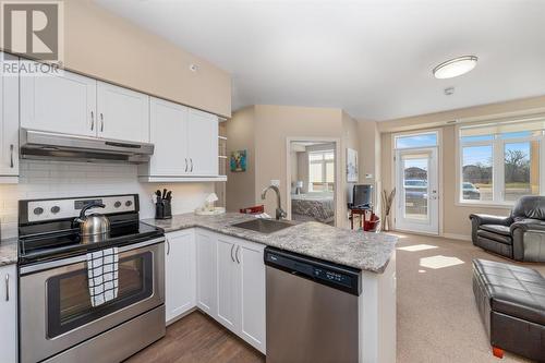 180 Bunker Avenue Unit# 306, St Clair, ON - Indoor Photo Showing Kitchen With Upgraded Kitchen