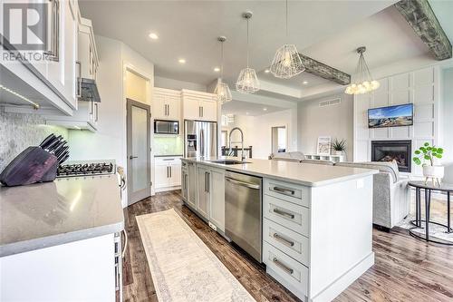 7122 Muskoka Trail, Plympton-Wyoming, ON - Indoor Photo Showing Kitchen With Upgraded Kitchen