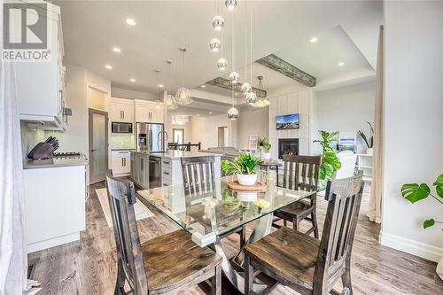 7122 Muskoka Trail, Plympton-Wyoming, ON - Indoor Photo Showing Dining Room