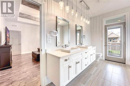 7122 Muskoka Trail, Plympton-Wyoming, ON - Indoor Photo Showing Bathroom