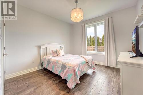 7122 Muskoka Trail, Plympton-Wyoming, ON - Indoor Photo Showing Bedroom