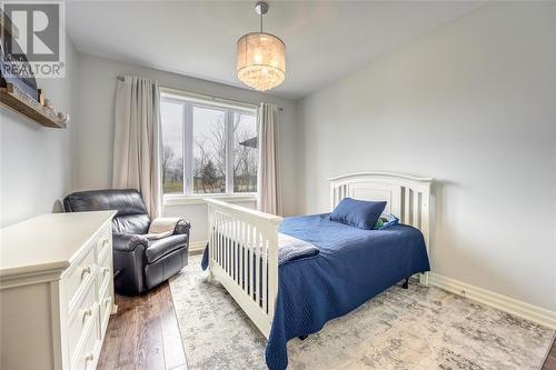 7122 Muskoka Trail, Plympton-Wyoming, ON - Indoor Photo Showing Bedroom