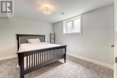 7122 Muskoka Trail, Plympton-Wyoming, ON - Indoor Photo Showing Bedroom