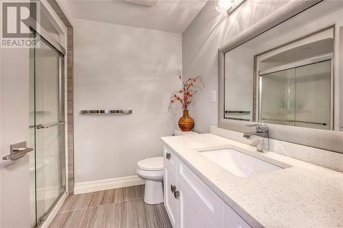 7122 Muskoka Trail, Plympton-Wyoming, ON - Indoor Photo Showing Bathroom