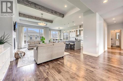 7122 Muskoka Trail, Plympton-Wyoming, ON - Indoor Photo Showing Living Room