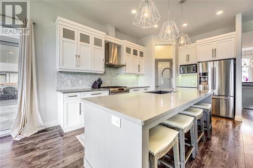 7122 Muskoka Trail, Plympton-Wyoming, ON - Indoor Photo Showing Kitchen With Upgraded Kitchen