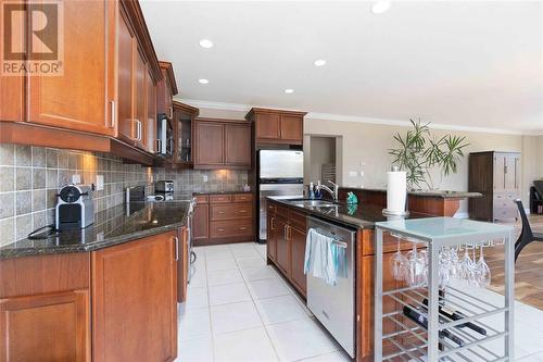 350 Front Street North Unit# 303, Sarnia, ON - Indoor Photo Showing Kitchen