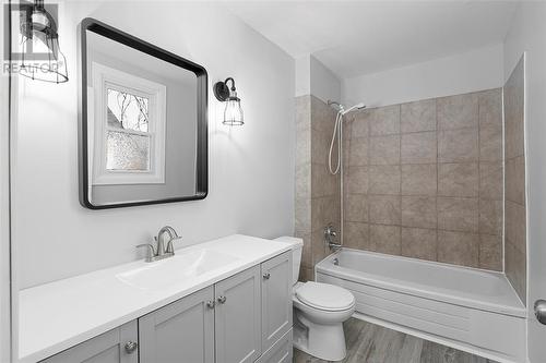 183 Mitton Street South, Sarnia, ON - Indoor Photo Showing Bathroom