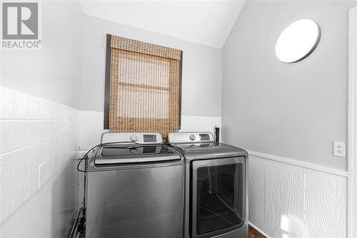 183 Mitton Street South, Sarnia, ON - Indoor Photo Showing Laundry Room