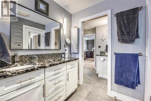 3094 Lakeview Avenue, Plympton-Wyoming, ON - Indoor Photo Showing Bathroom