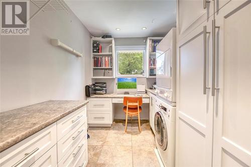 3094 Lakeview Avenue, Plympton-Wyoming, ON - Indoor Photo Showing Laundry Room