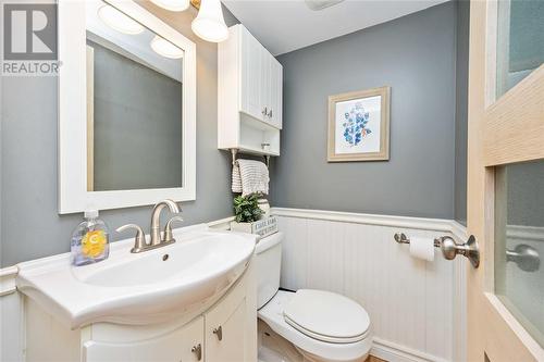 4253 Egremont Road, Plympton-Wyoming, ON - Indoor Photo Showing Bathroom