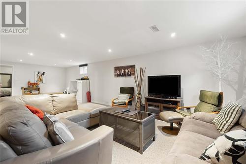 8 Red Leaf Lane, Ridgetown, ON - Indoor Photo Showing Living Room