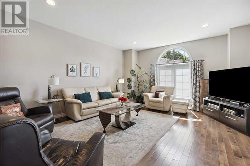 8 Red Leaf Lane, Ridgetown, ON - Indoor Photo Showing Living Room