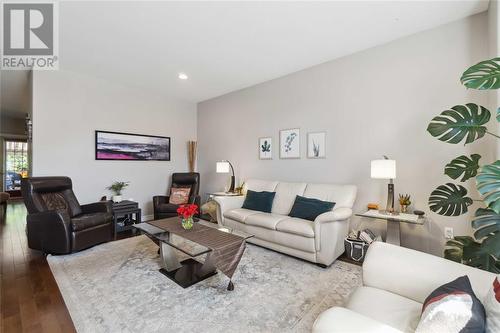 8 Red Leaf Lane, Ridgetown, ON - Indoor Photo Showing Living Room