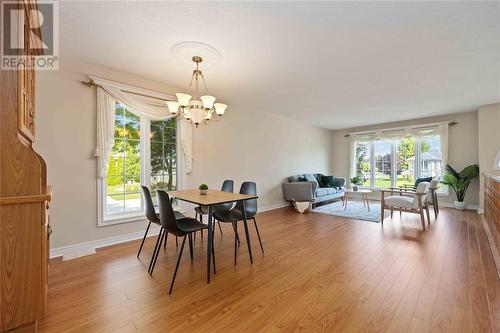 329 Parkside Drive, Petrolia, ON - Indoor Photo Showing Dining Room