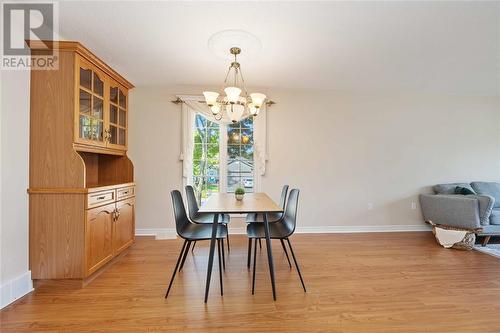 329 Parkside Drive, Petrolia, ON - Indoor Photo Showing Dining Room