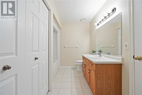 329 Parkside Drive, Petrolia, ON - Indoor Photo Showing Bathroom