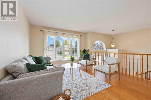 329 Parkside Drive, Petrolia, ON - Indoor Photo Showing Living Room