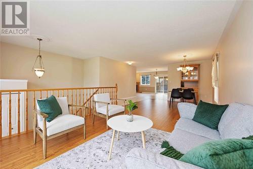 329 Parkside Drive, Petrolia, ON - Indoor Photo Showing Living Room