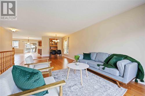 329 Parkside Drive, Petrolia, ON - Indoor Photo Showing Living Room