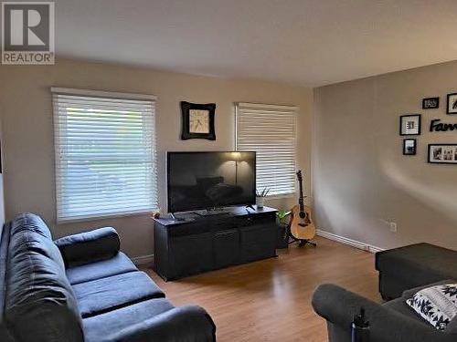 58 Royal Crescent, Sarnia, ON - Indoor Photo Showing Living Room