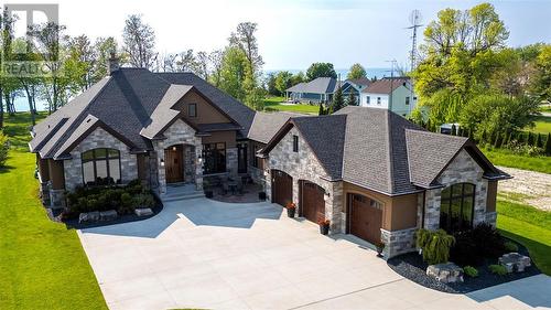 4005 Cullen Drive, Plympton-Wyoming, ON - Outdoor With Facade