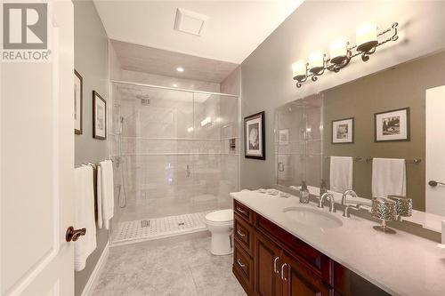 4005 Cullen Drive, Plympton-Wyoming, ON - Indoor Photo Showing Bathroom