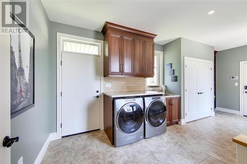 4005 Cullen Drive, Plympton-Wyoming, ON - Indoor Photo Showing Laundry Room