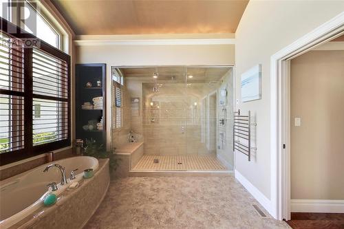 4005 Cullen Drive, Plympton-Wyoming, ON - Indoor Photo Showing Bathroom