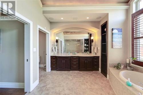 4005 Cullen Drive, Plympton-Wyoming, ON - Indoor Photo Showing Bathroom